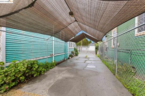 9825 E St, Oakland CA  94603-2339 exterior