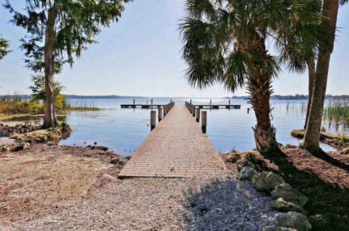 2641 Grand Lakeside Dr, Palm Harbor FL  34684-1028 exterior