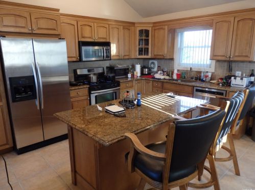 116 Monroe St, Amityville, NY 11701-1523