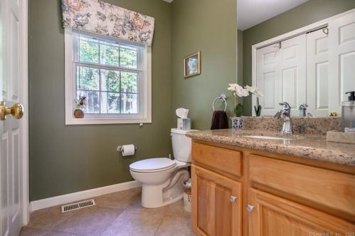 89 Berkshire Rd, Sandy Hook CT 06482-1425 exterior