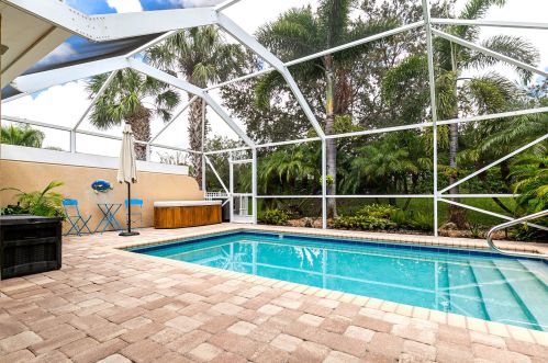 10683 Hartwick Dr, Fort Pierce, FL 34987-1922