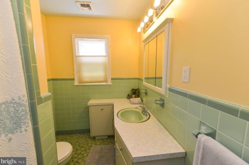 12 Marion Ave, Wenonah NJ  08090-2040 exterior