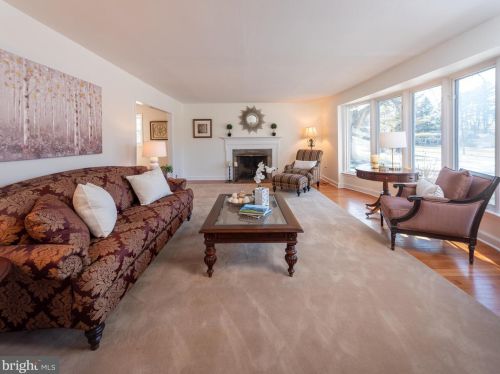 37 Meadows Ln, Haverford, PA 19041-1123