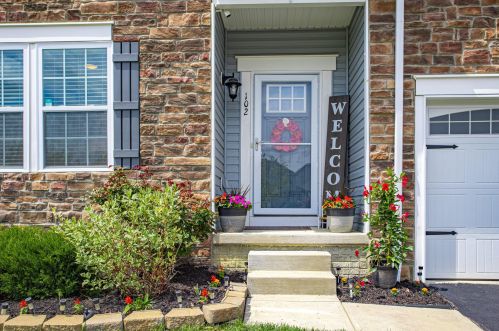 102 Carolyn Ln, Delaware, OH 43015-4344