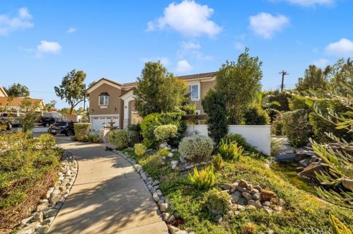 2340 Robinhood Pl, Orange CA  92867-1851 exterior