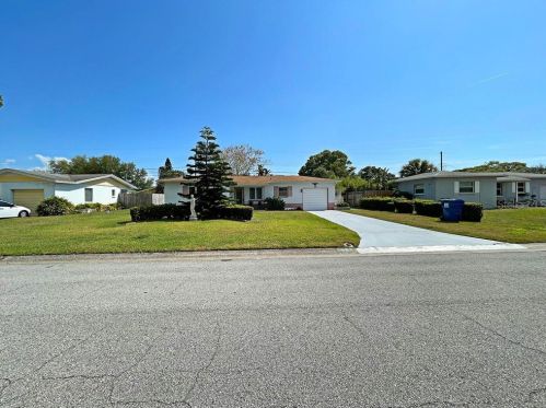 3590 25th Ave, Saint Petersburg, FL 33713-3511