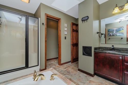 20 Lockerbie Dr, Valpo IN  46385-9287 exterior