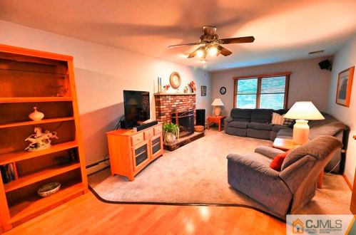 100 Hill Hollow Rd, South Plainfield NJ  07080-1621 exterior