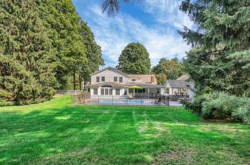 5 Carlson Ter, Fishkill NY  12524-3001 exterior