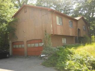 90 Village Ln, Bridgeport, CT 06606-1324