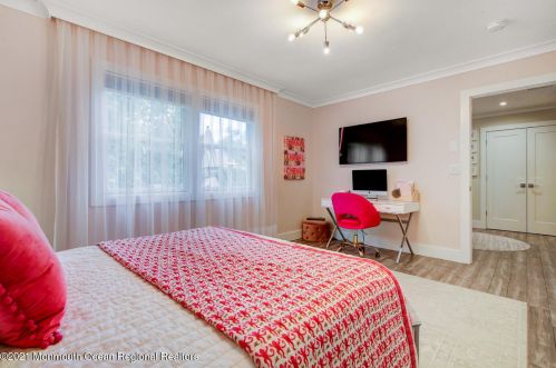 4 Windsor Ct, Jackson Twp NJ  08527-1214 exterior