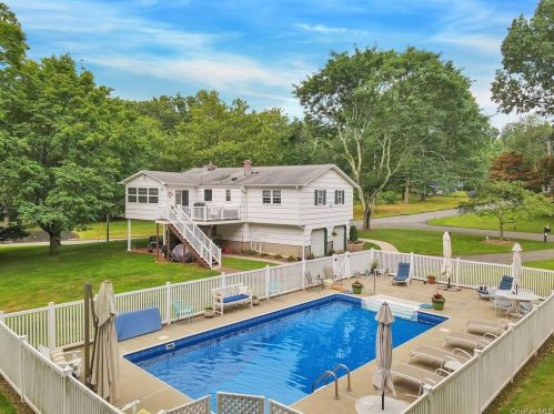 22 Ackerman Ave, Airmont, NY 10901-7140