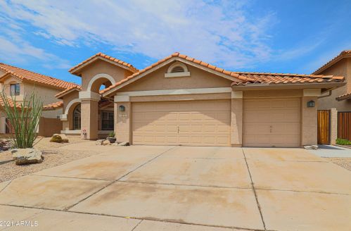1032 Sherri Dr, Gilbert, AZ 85233-7940