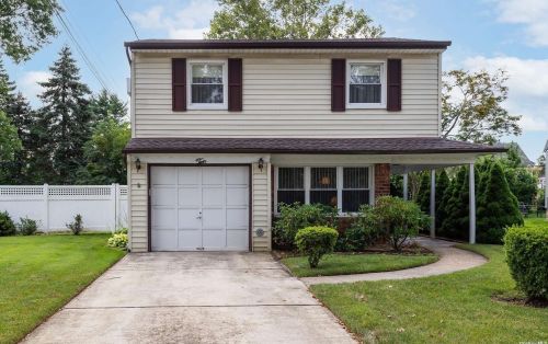 10 Whitehall Ln, New Hyde Park, NY 11040-3422