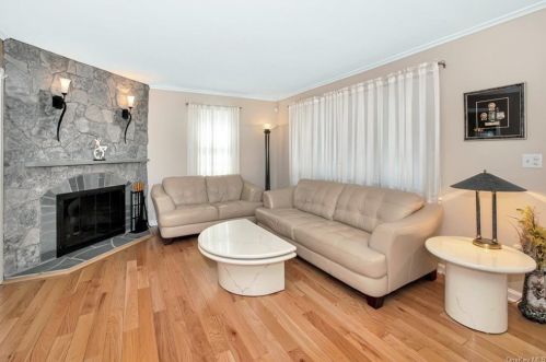 255 Kensico Rd, Thornwood NY  10594-1656 exterior