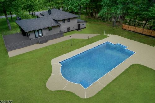 65 Old Stirling Rd, Warren NJ 07059-5810 exterior