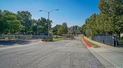 19219 Avenue Of The Oaks, Santa Clarita CA  91321-4852 exterior