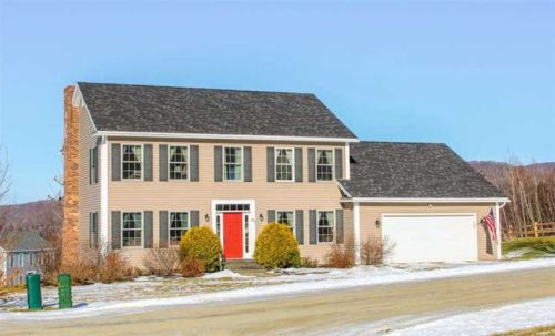 40 Greystone Dr, Madonna, VT 05464-4428