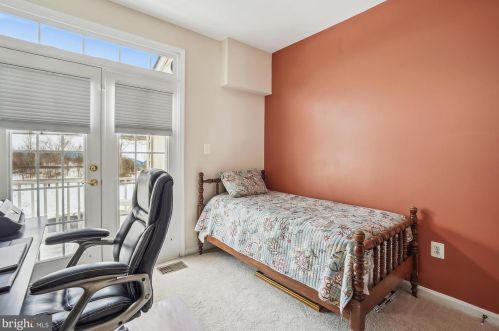 7204 Little Thames Dr, Gainesville VA  20155-4021 exterior