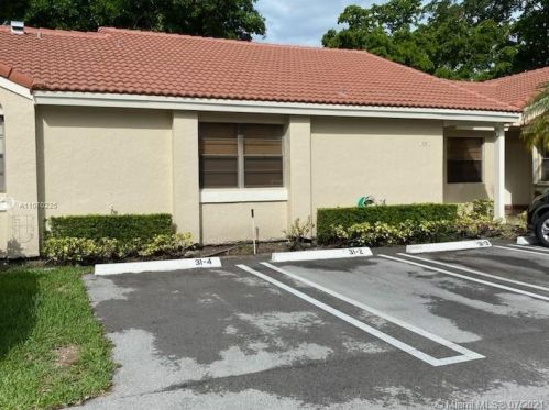 6231 171st St, Hialeah FL  33015-4612 exterior