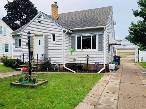 1221 Bluff St, La Crosse, WI 54601-5944