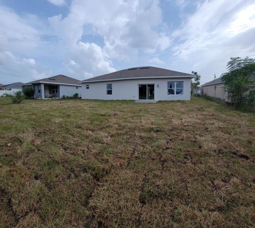 405 Manitoba Dr, Kissimmee, FL 34759-5376