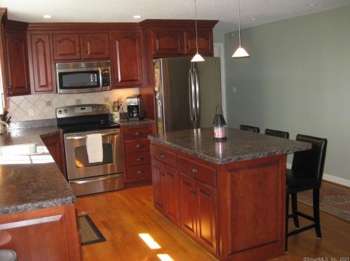 109 Moore Hill Dr, Southington CT  06489-2929 exterior