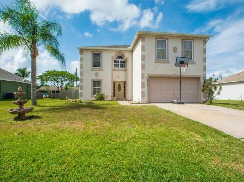 401 Lakehurst Dr, Fort Pierce, FL 34983-2826