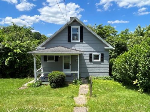1114 Ferree St, Moon Twp, PA 15108-2110