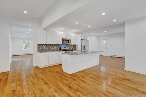 28 Crowley Ave, Milford CT  06461-2306 exterior