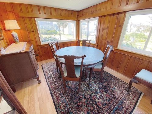 22 Crescent St, Groton CT  06340-8913 exterior