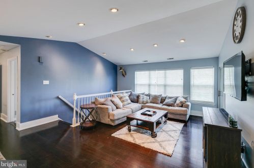 13304 Cornerstone Dr, Yardley, PA 19067-7943