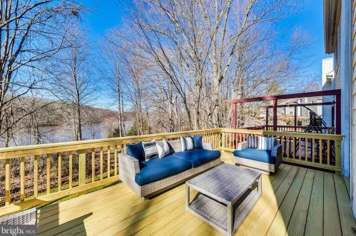 9025 Giltinan Ct, Springfield, VA 22153-1138