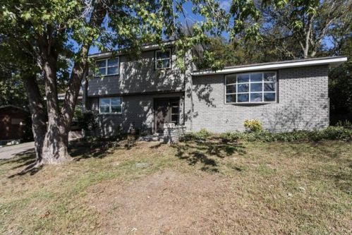 3920 Plantation Dr, Hermitage, TN 37076-1135