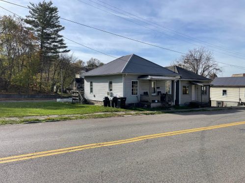 1060 Market St, Zanesville, OH 43701-4051