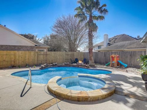 1178 Rustling Wind Ln, League City TX  77573-3052 exterior