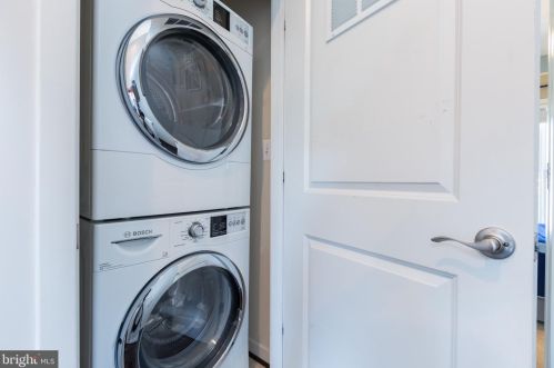 926 4 St, Washington DC 20003-3461 exterior