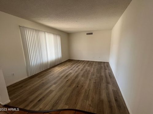 4852 Desert Cove Ave, Glendale, AZ 85304-4327