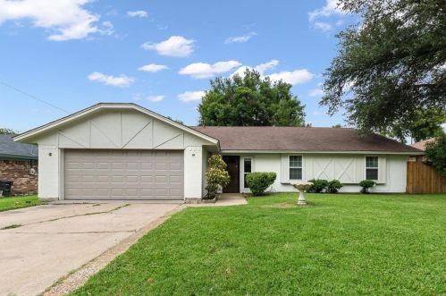 1321 Royster Rd, Fort Worth, TX 76134-3701
