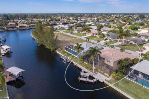 1832 46th Ter, Cape Coral, FL 33914-6270