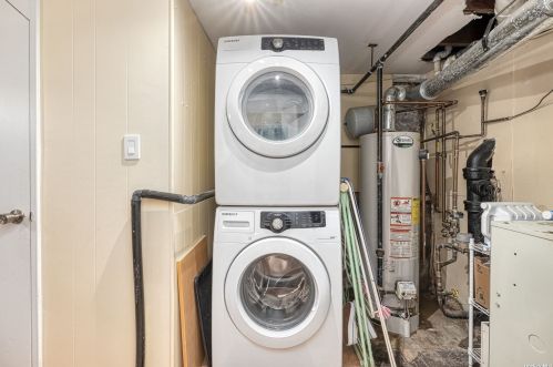 23 Corona Dr, Bethpage NY  11714-4547 exterior