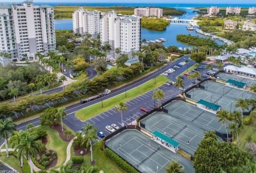 523 Club Side Dr, Naples FL  34110-6016 exterior