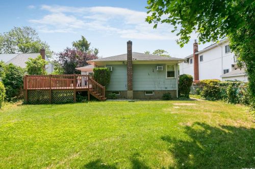 2047 Hancock Ave, North Bellmore NY  11710-1516 exterior