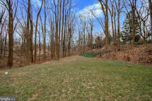 27 Bodine Rd, Berwyn, PA 19312-1292