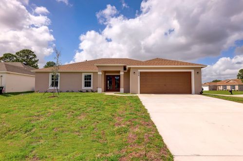 524 Pea Ct, Fort Pierce, FL 34953-7800