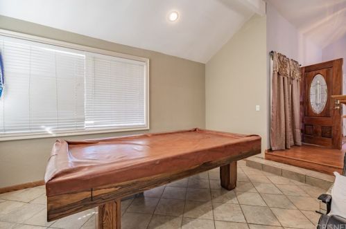 2828 Inyo Cir, Simi Valley CA 93063-2002 exterior