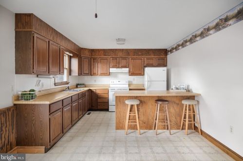 468 Hillcrest Rd, Edinburg VA  22824-2923 exterior