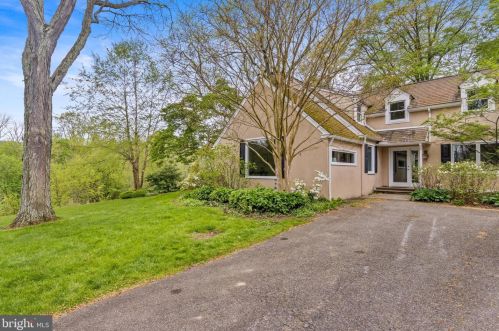 1860 Fox Hill Ln, Paoli, PA 19301-1017