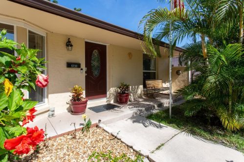 6230 Cedar St, Saint Petersburg, FL 33702-7628