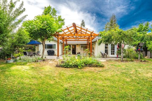 248 Maria Ln, Santa Rosa, CA 95409-4230